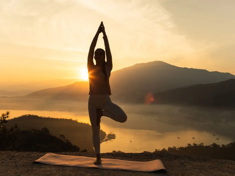 How Many Calories Does Hot Yoga Burn And It's Benefits